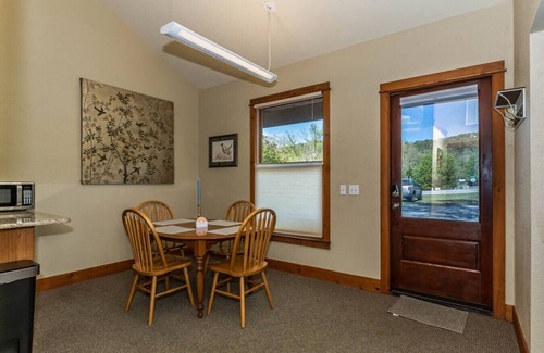 Holiday Island Condo | Queen BR home, walk to Marina, trails