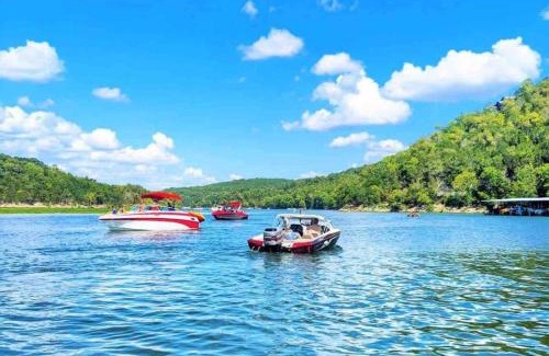 Holiday Island House | Queen BR home, walk to Marina, food truck, trails