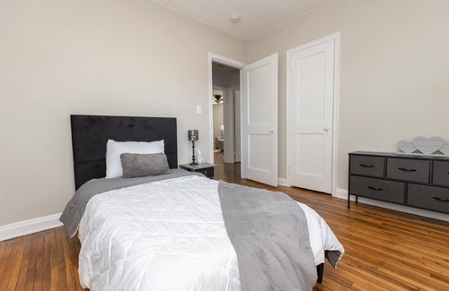 Villa Heights House | Queen City Cozy Red Door Bungalow. Located in NoDa & 1 mile to Uptown Charlotte