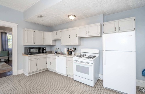 Mount Auburn House | Queen City Suites For 7