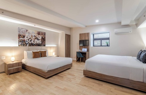 Gay Village Hotel | Queen Duo – Heart of Montreal