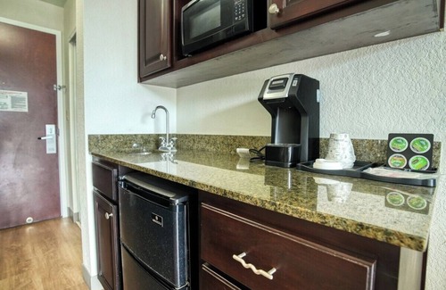 Treasure Island Hotel | Queen Queen Gulf View Room