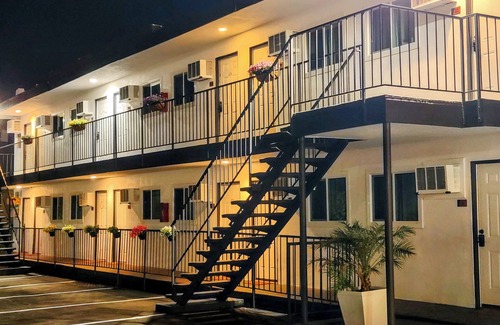 Las Vegas Strip Hotel | QUEEN ROOM - SLEEPS 2 - NON-SMOKING