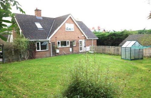 Colwyn Bay House | Queen's Cottage