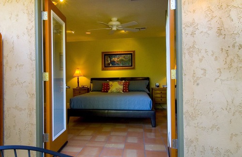 Oakhurst Hotel | Queen's Inn By the River