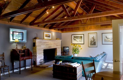 Oakhurst Hotel | Queen's Inn By the River