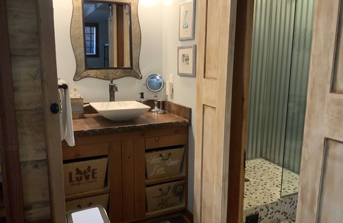 Willow Glen House | Queen studio, sleeps 2 people