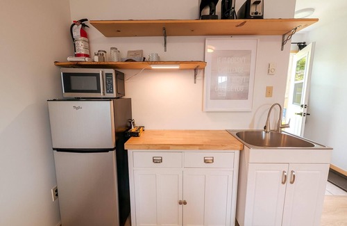 Ucluelet Hotel | Queen studio suite in Ucluelet.