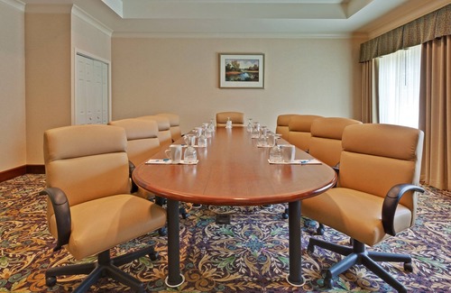 Rochester Apartment | Queen Studio with a River View | Just a Stroll from the University of Rochester