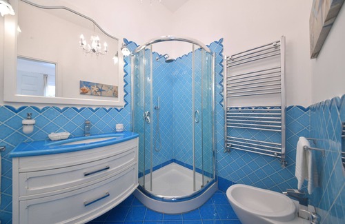 Forio House | Queen Suite