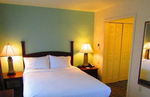 Rochester Condo | Queen Suite with In-Suite Conference Space Near the University of Rochester