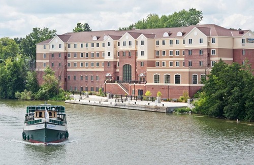 Rochester Condo | Queen Suite with In-Suite Conference Space Near the University of Rochester