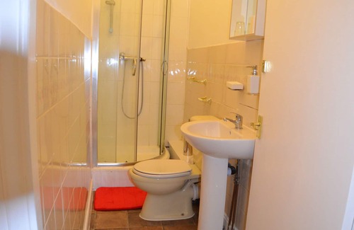 Cheetham Hill House | Queens Guesthouse Manchester