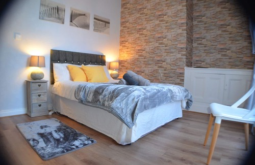 Cheetham Hill House | Queens Guesthouse Manchester