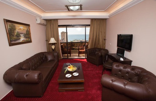 Haret Sakher Hotel | Queens Land Hotel