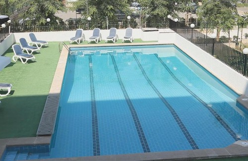 Haret Sakher Hotel | Queens Land Hotel