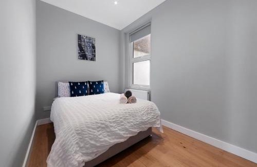 Queen's Park Apartment | Queens Park 1 bed suite sleeps 4 ppl Ground floor