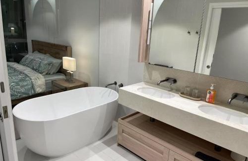 Brisbane Central Business District Apartment | Queens Wharf 54th Floor