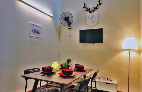 Kampung Sungai Nibong House | Queensbay Mall, Up to 6 Pax, 3 Bedrooms, 2 Bathrooms, 1 Car Park by Star Home