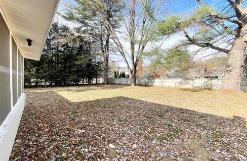 Queensbury House | π Queensbury Sunlit Getaway: 3-Bedroom Retreat πΏ