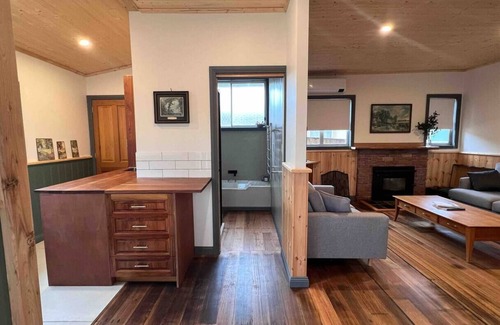 Queenstown Cottage | Quentin's Cottage - a cosy retreat by Mt Owen - close to rainforest and trails!