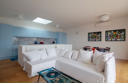 Pugliola House | Quercia: Private Med park, Seaview, Pool, Tennis, 2 BDR, AC, Garage in Lerici!