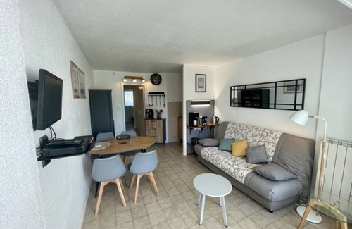 Quiberon Apartment | Quiberon - Modern 1-Bed Apartment with Pool, Tennis & WiFi, 500m to Beach