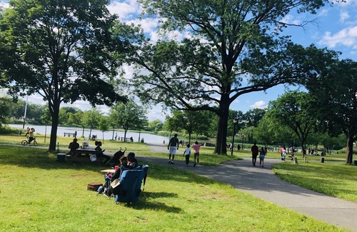 Rochdale Apartment | Quick rides to JFK, train station, malls & casino.