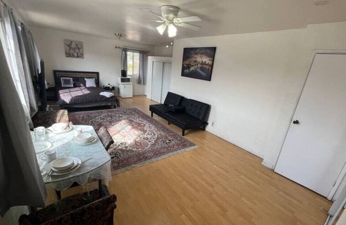 Cerritos House | Quiet 1-Bedroom w/ Private Bath