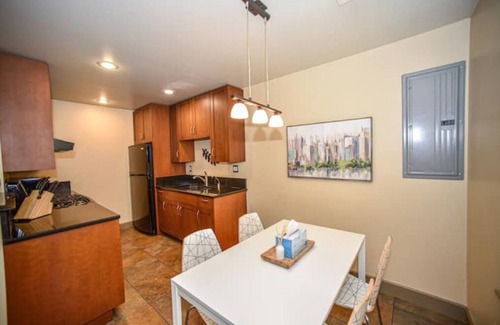 Grandview House | Quiet 1 BR with Full Kitchen and Huge Yard