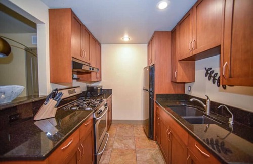 Grandview House | Quiet 1 BR with Full Kitchen and Huge Yard