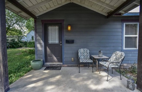 Grandview House | Quiet 1 BR with Full Kitchen and Huge Yard