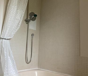 Bingham House | Quiet 3 bed semi with off street parking