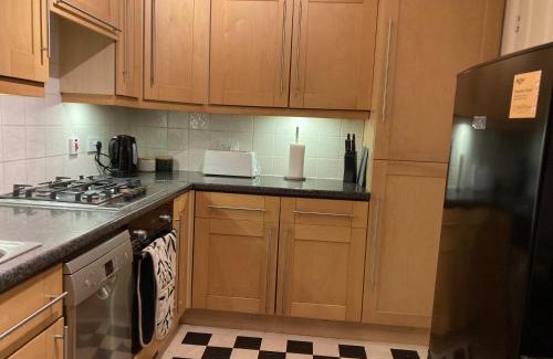 Bingham House | Quiet 3 bed semi with off street parking