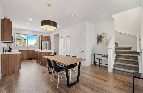 Calgary House | Quiet 3BR + 2.5 Bath Home In Calgary Near Airport