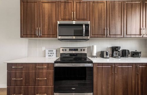 Calgary House | Quiet 3BR + 2.5 Bath Home In Calgary Near Airport