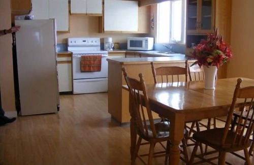 Sedgewick House | Quiet Alberta Retreat