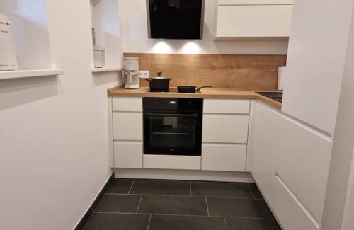 Ahrensburg Apartment | Quiet and bright, 180cm x 200cm king-size bed