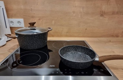 Ahrensburg Apartment | Quiet and bright, 180cm x 200cm king-size bed