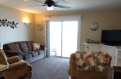 Gulf Breeze Condo | Quiet and cozy apartment on the sound