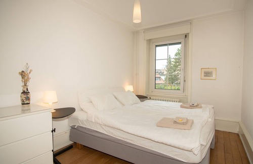 Basel Apartment | Quiet and modern apartment right next to the park