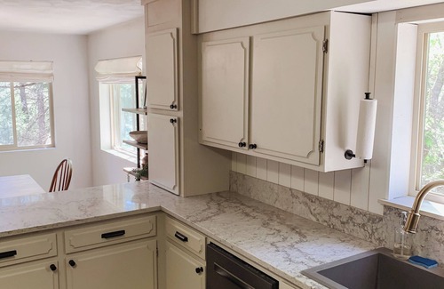 Quincy House | Quiet and spacious 5-bedroom house in Pleasant Quincy with WiFi