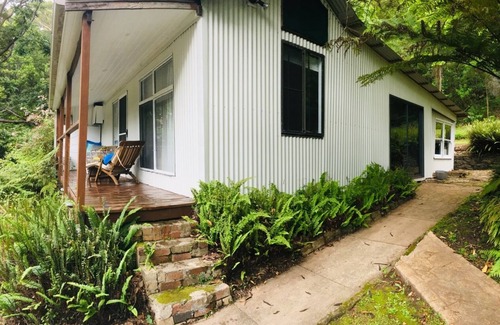 Coledale House | Quiet and Tranquil Setting & Comp Bottle of Wood Park Wine
