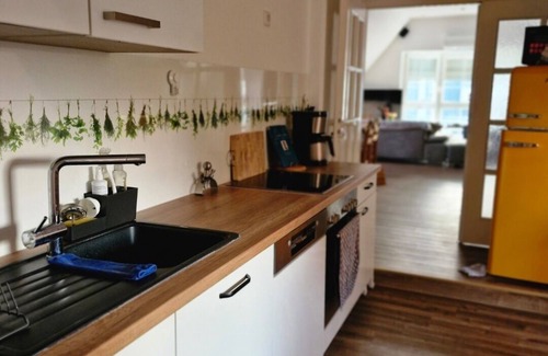 Kitzingen Apartment | Quiet apartment (82 m2) with balcony and parking space