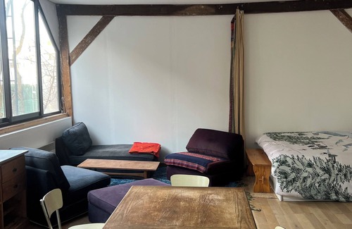 Charonne Apartment | Quiet, bright artist's studio near Père Lachaise