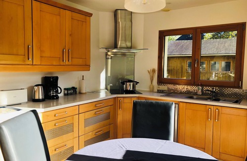 Kerherou House | Quiet, bright single-storey house close to beaches, port and GR34.