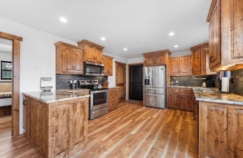 Eagle Rock Cabin | Quiet cabin for fall colors and water view