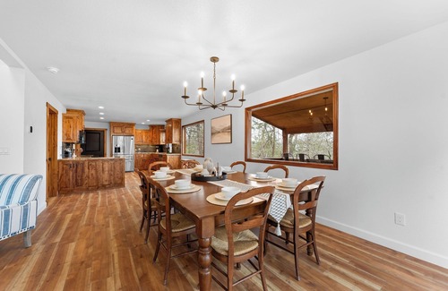 Eagle Rock Cabin | Quiet cabin for fall colors and water view