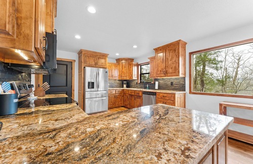 Eagle Rock Cabin | Quiet cabin for fall colors and water view