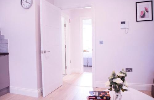 Soho Apartment | Quiet Central West End Apartments by Indigo Flats